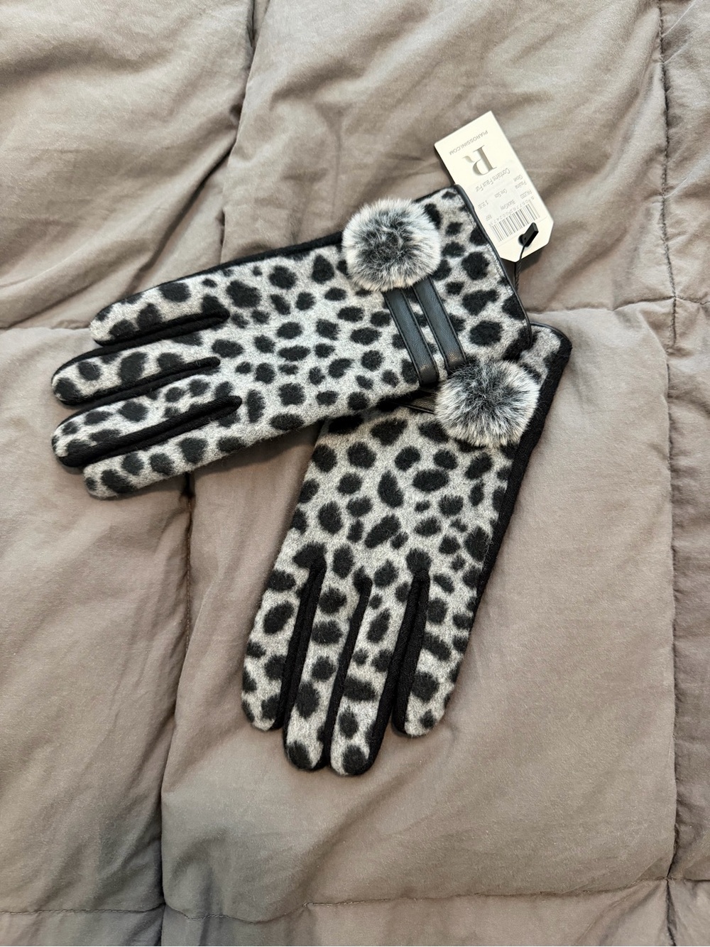 Leopard-Print Pom Pom Tech Gloves - Gray/Black